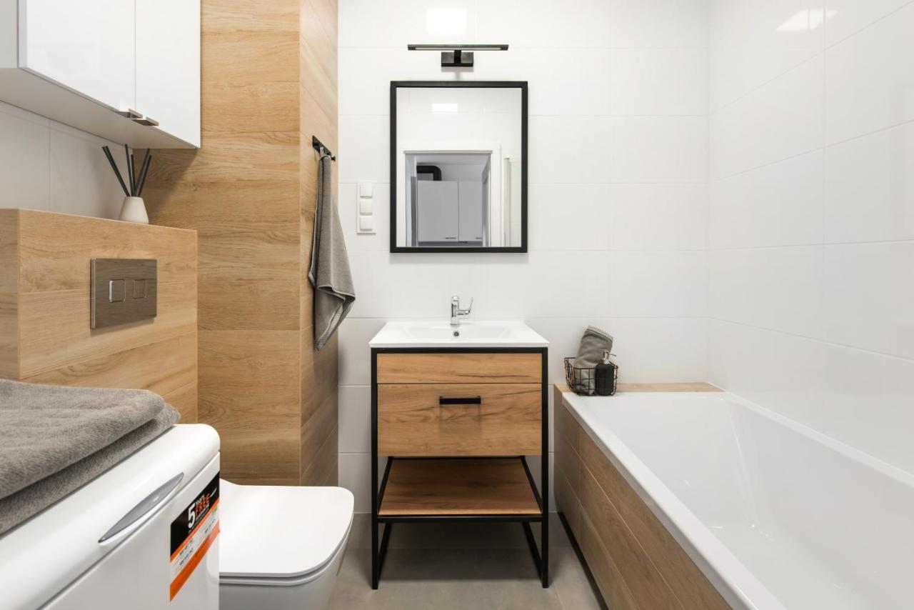 Superapart Stalowa 39 Modern Unit With Kitchen & Wifi Варшава Екстер'єр фото