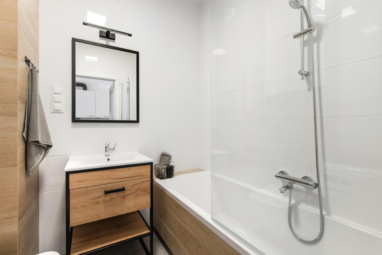Superapart Stalowa 39 Modern Unit With Kitchen & Wifi Варшава Екстер'єр фото